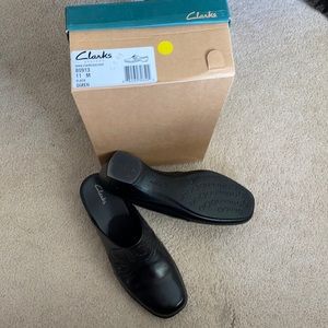 Clarks black clogs size 11
